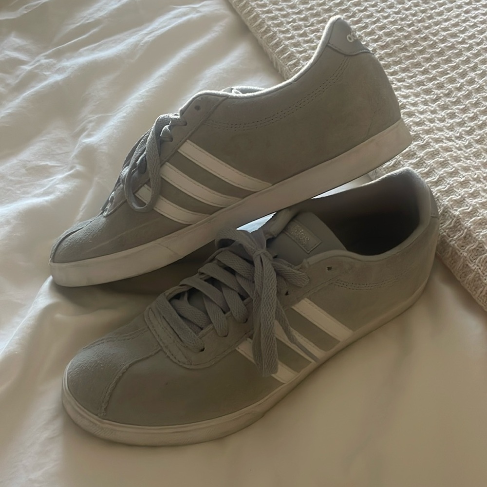 Adidas Sneakers